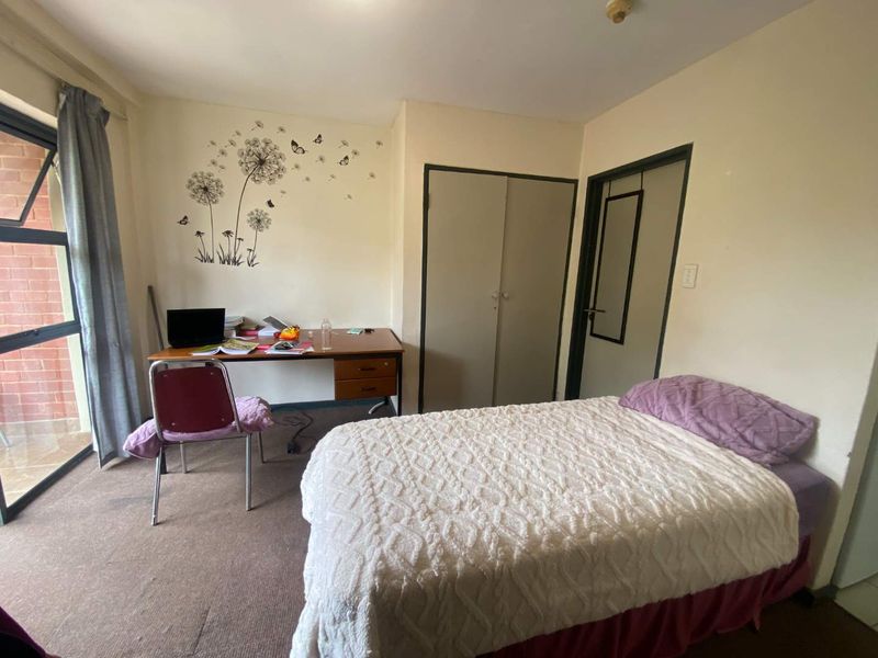 Bachelor Apartment in Ruimsig - Great Investment! - Photo 4