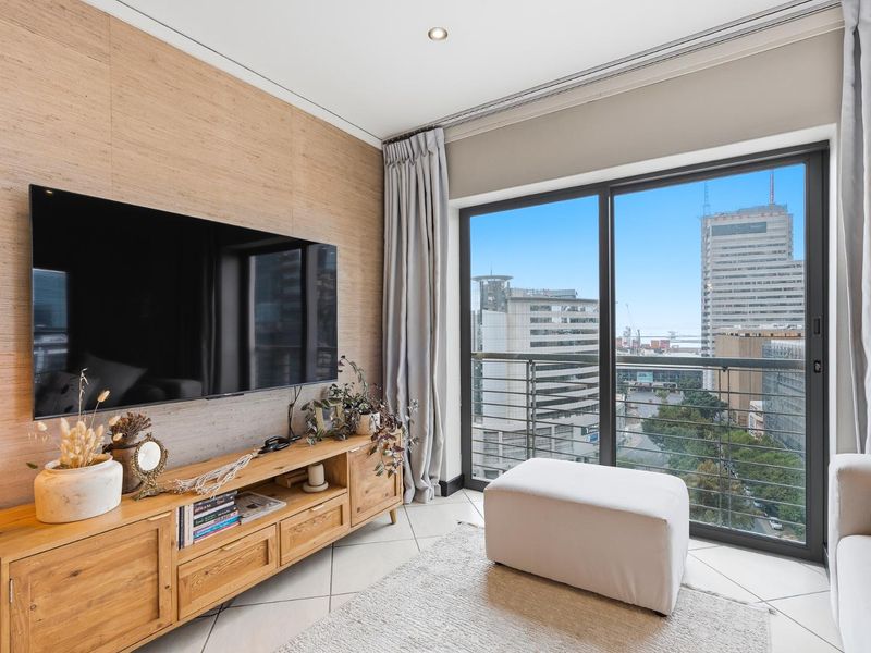 Furnished Spacious 1 Bed with Balcony & Views Available 3 May - Photo 3