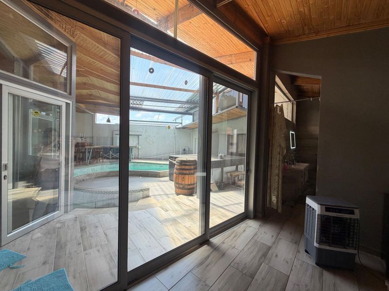 2 houses + 1 bedroom flat on one ERF FOR SALE! Massive investment opportunity! - Photo 8