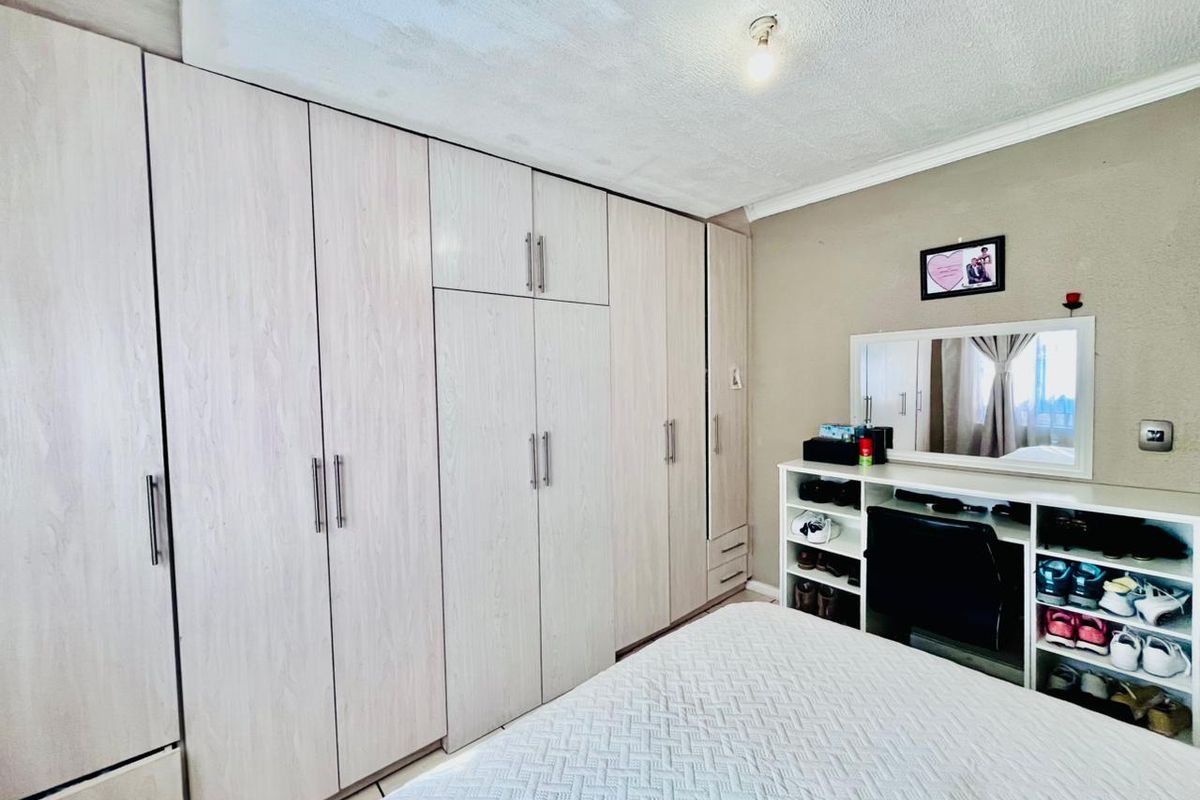Three bedrooms house for sale in Soshanguve W W - Photo 2