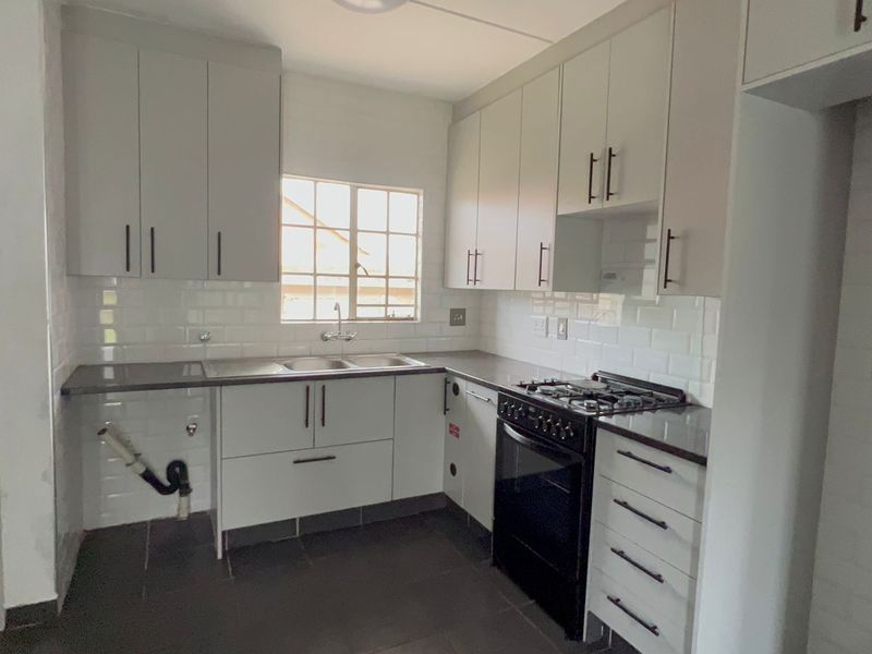 3 Bedroom Apartment Flat for Sale in East Rand Mall Boksburg - Photo 3