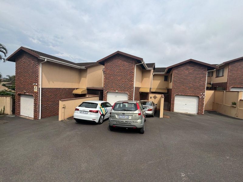 Modern 3 Bedroom Duplex in Secure Gated Complex | Pet-Friendly Living - Photo 6