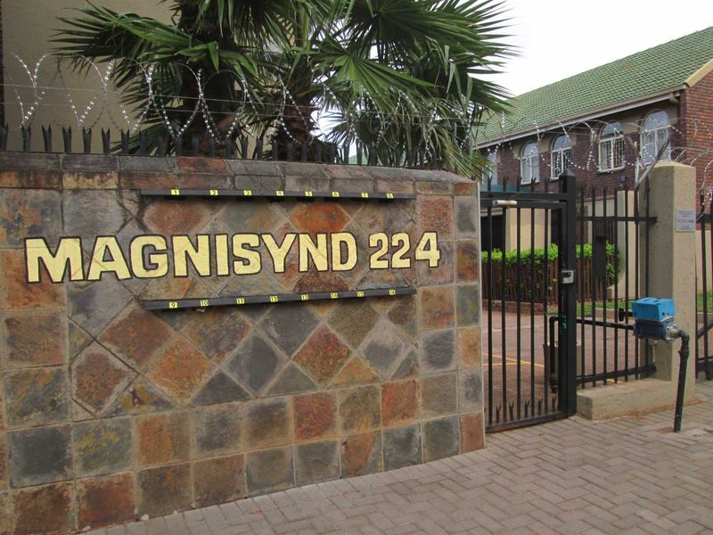 VERY BEAUTIFUL, NEAT AND CLEAN [3] BEDROOMS DUPLEX FOR SALE IN PRETORIA NORTH  [ BARGAIN ] - Photo 2