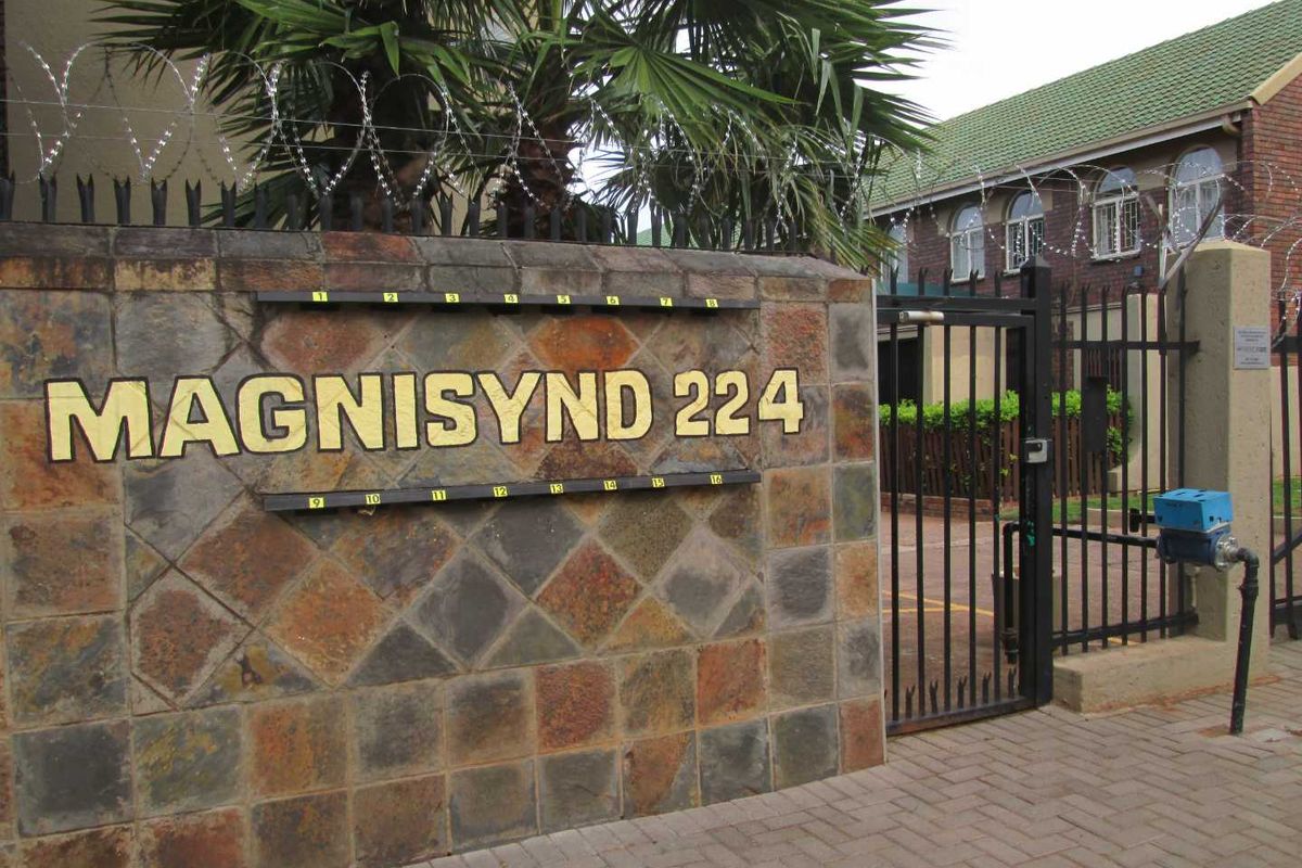 VERY BEAUTIFUL, NEAT AND CLEAN [3] BEDROOMS DUPLEX FOR SALE IN PRETORIA NORTH  [ BARGAIN ] - Photo 2