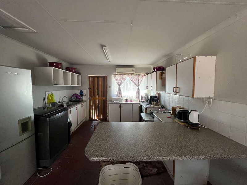 3 Bedroom House with Flat for Sale in Blydeville - Photo 3