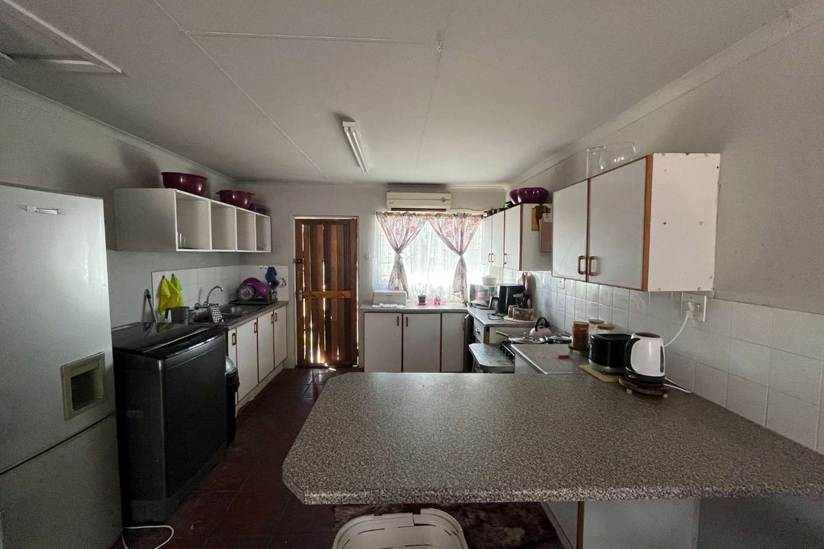 3 Bedroom House with Flat for Sale in Blydeville - Photo 3