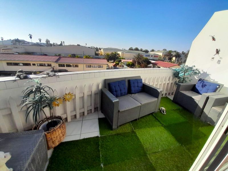 Cosy, Spacious Double Storey Apartment in Central Swakopmund! - Photo 5