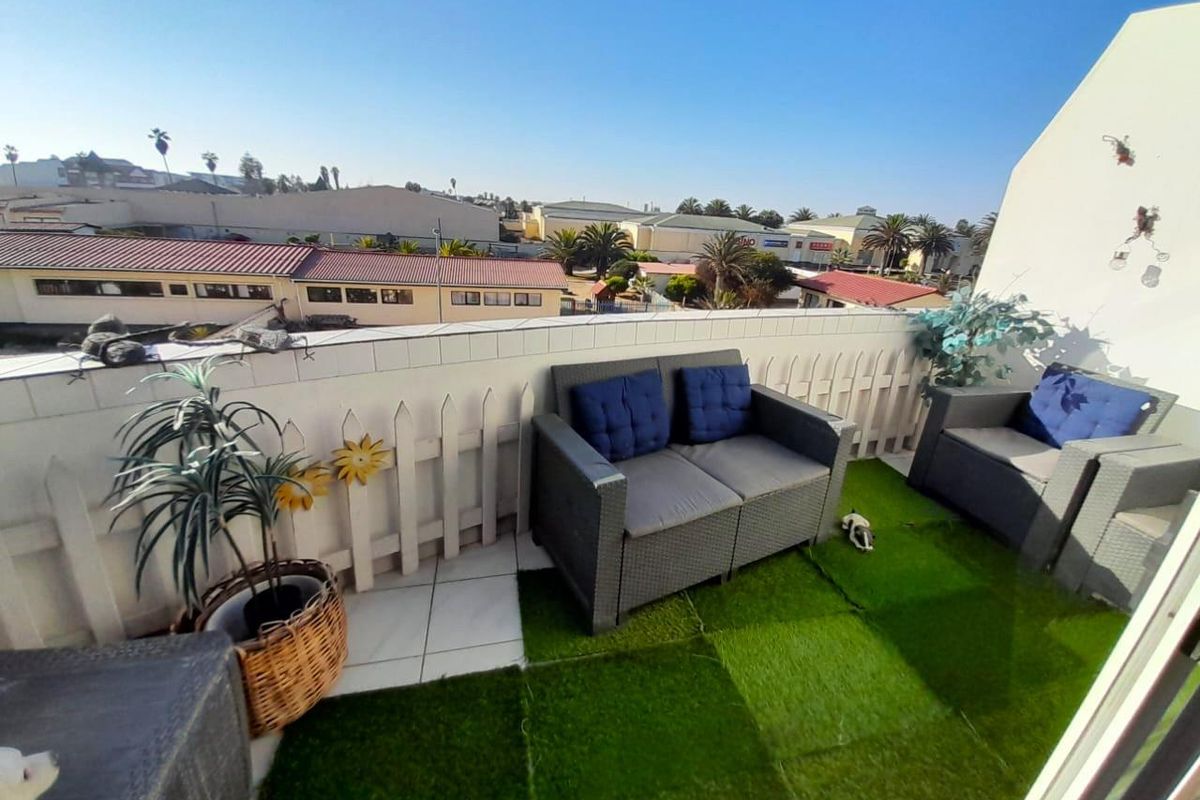 Cosy, Spacious Double Storey Apartment in Central Swakopmund! - Photo 5