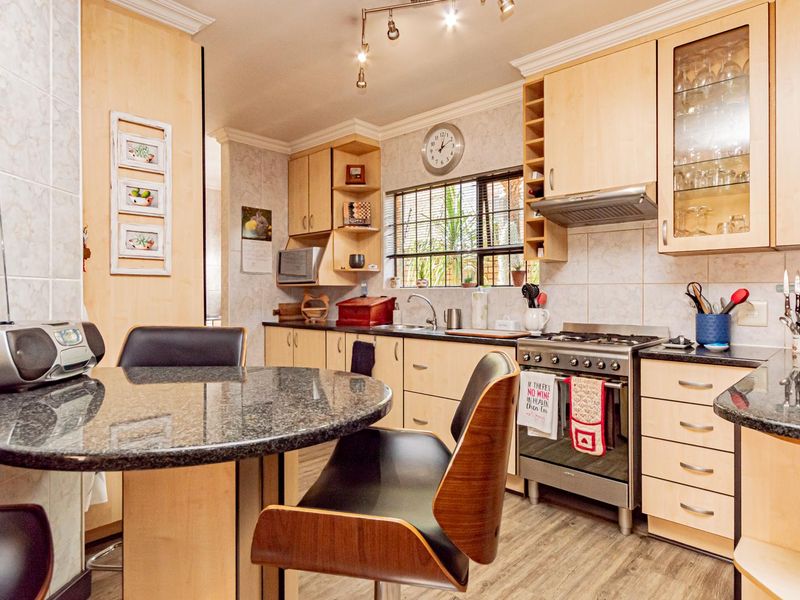 Lovely Spacious Simplex Cluster - Photo 8