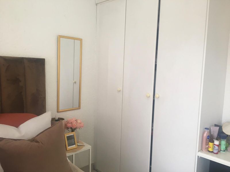 Immaculate apartment with covered parking - Photo 8