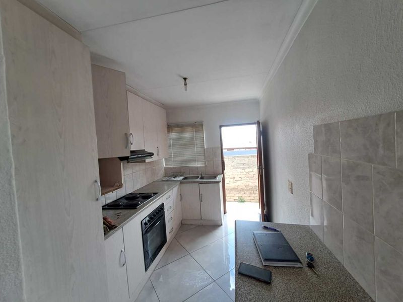 BEAUTIFUL THREE BEDROOM HOUSE AVAILABLE IN OLIEVENHOUTBOSCH - Photo 5