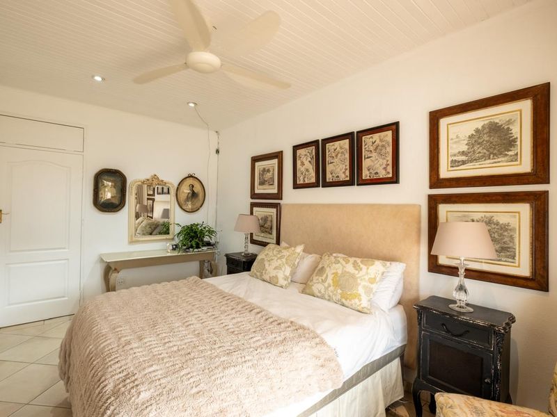 Family Home with Cottage and Staff Quarters in Prime Bryanston East location - Photo 9
