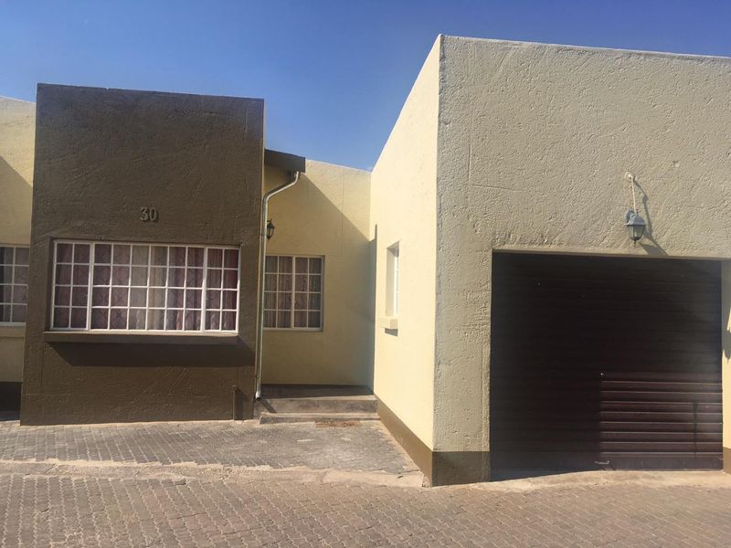 ONE-LEVEL 2 BEDROOM TOWNHOUSE FOR SALE IN DORADO PARK/ACACIA!! CC Registered - Photo 2