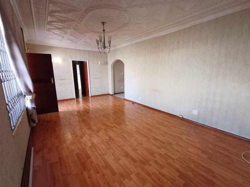 Kenilworth, 3 Bedroom house plus 3 additional outside rooms - Photo 5