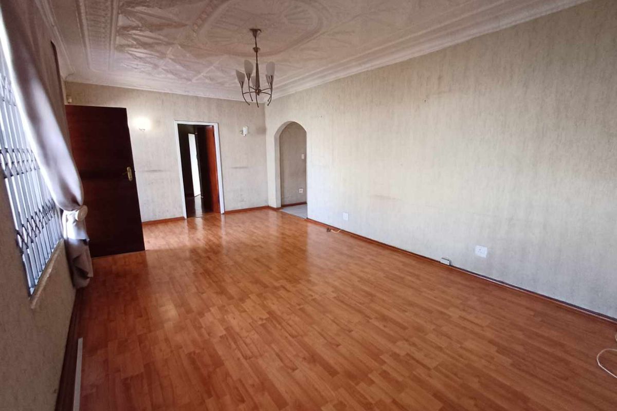 Kenilworth, 3 Bedroom house plus 3 additional outside rooms - Photo 5