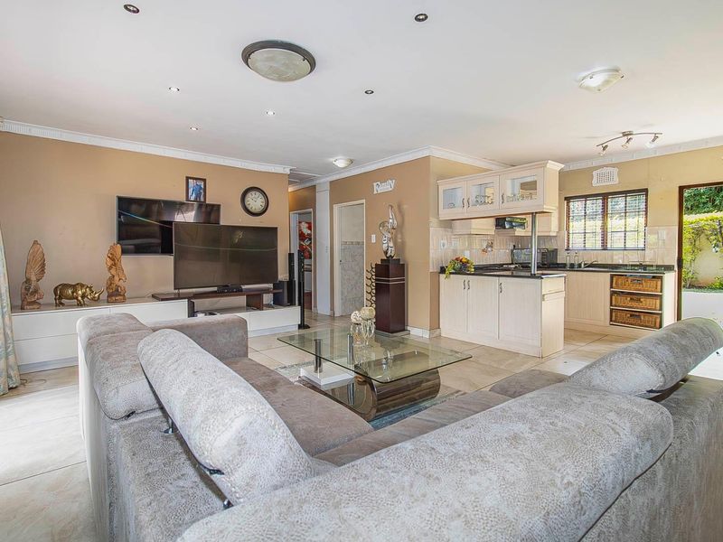 It’s All About Location! - Photo 6