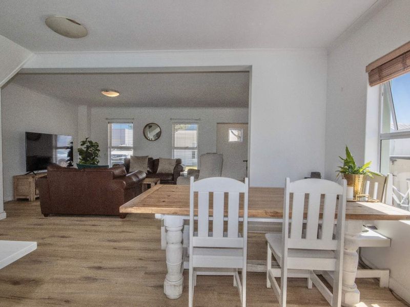 Beautifully Maintained Double-Storey Home in Sought-After Coral Grove - Photo 10