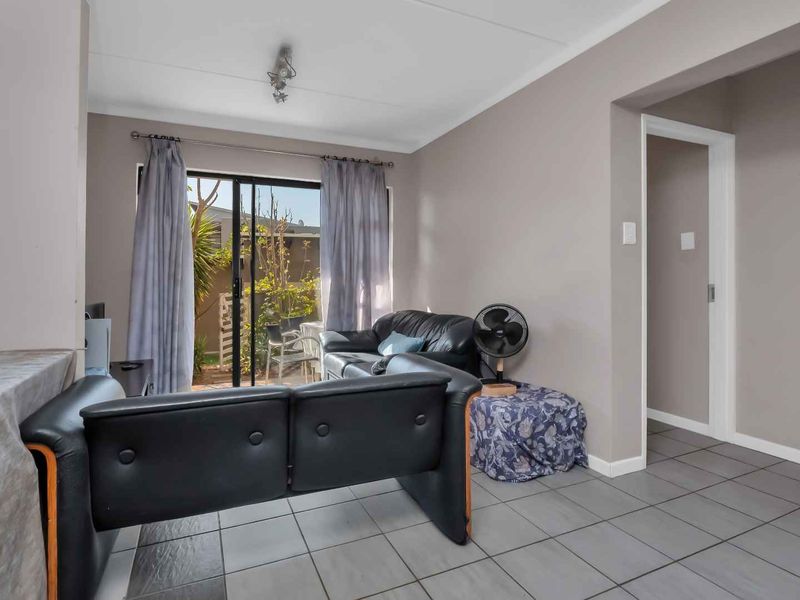 2 BEDROOM 1 BATHROOM GARDEN APARTMENT FOR RENT IN FOURWAYS - Photo 6
