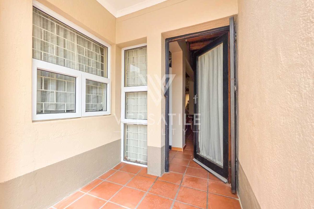 Townhouse for Sale - Photo 3