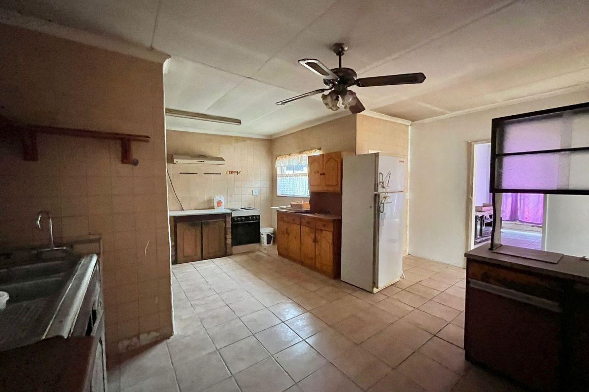 Fixer-Upper Awaits!  Three bedroom house with a potential flat and double garage fit 4 cars - Photo 5