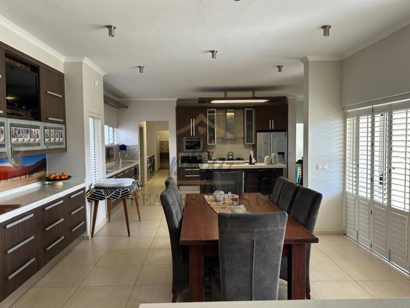 Luxurious 3-Bedroom Home with exquisite finishes in prime Meersig Area selling for N$4.9 mil - Photo 6