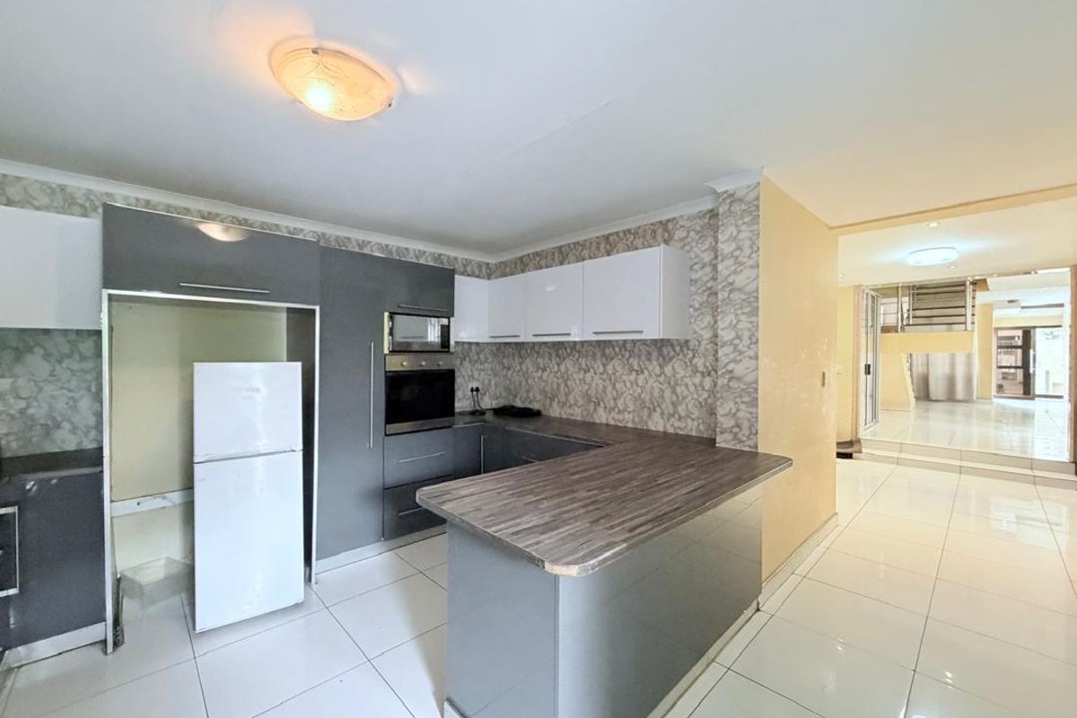 House For Sale | Hochland Park (Tauben Glen) | N$ 3,595,000 (excluding costs) - Photo 5