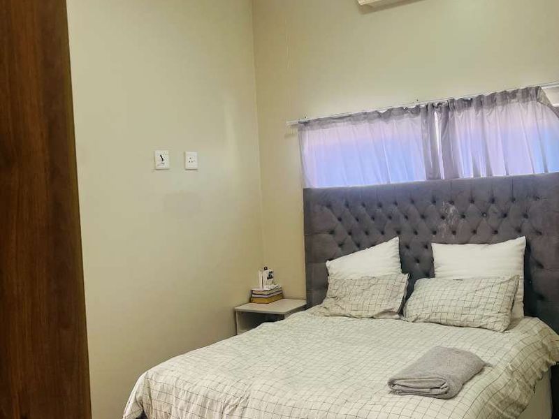 TO LET: 3 Bedroom Townhouse- Avis, St Michaels Park - Photo 4