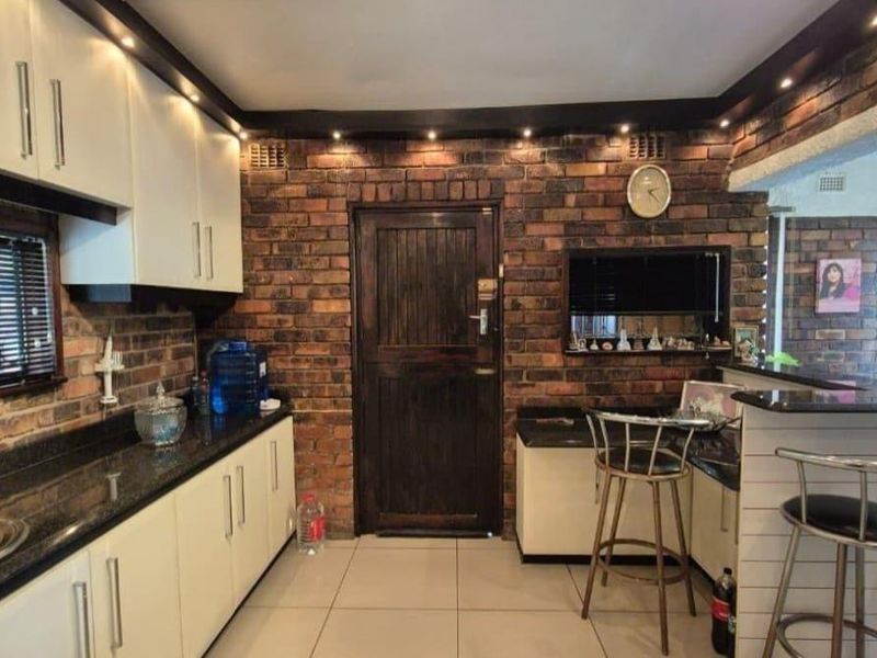 4 Bedroom House for Sale in Moorton Chatsworth. - Photo 10