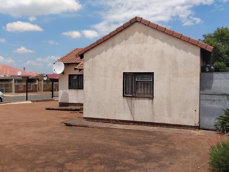 2 Bedroom House For Sale in Mabopane Unit x - Photo 3
