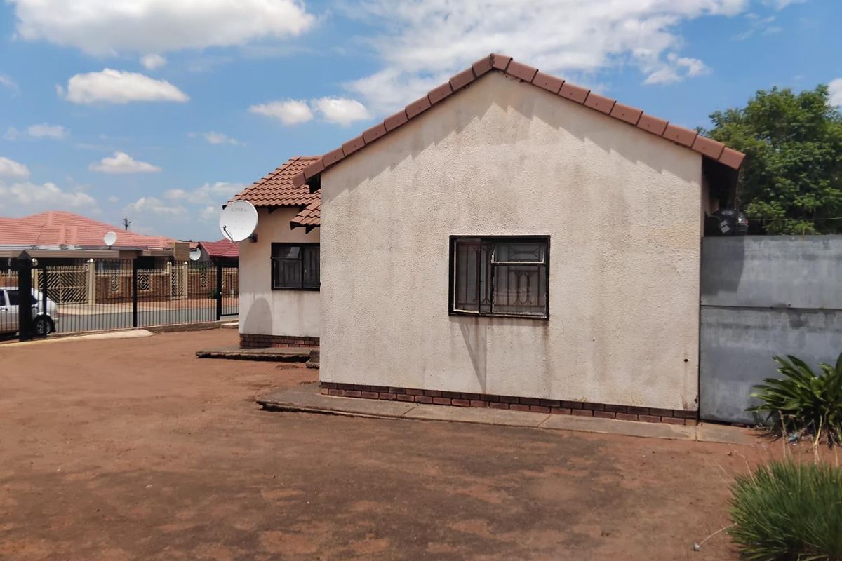2 Bedroom House For Sale in Mabopane Unit x - Photo 3