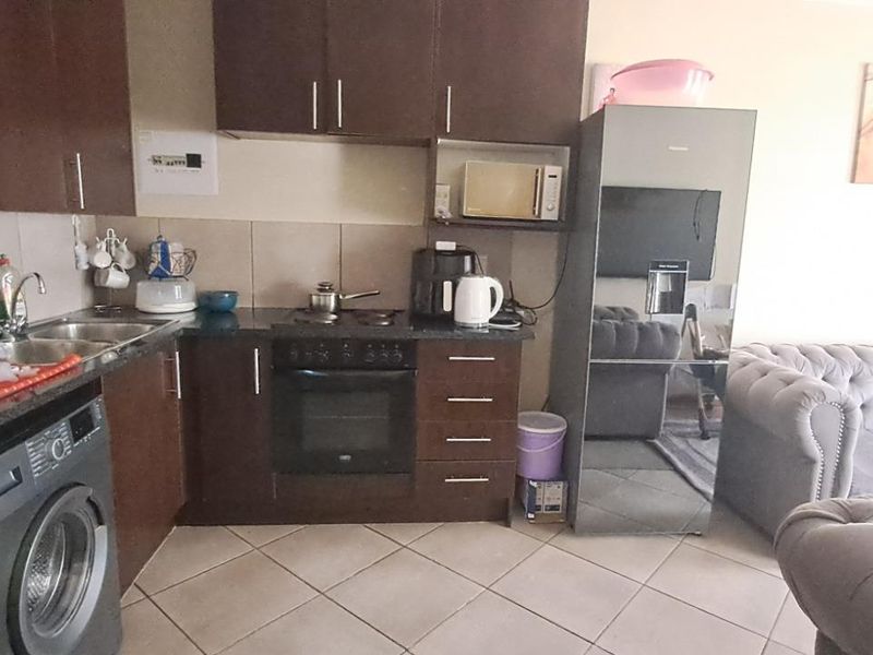 Situated in the sought-after suburb of Albertsdal - Photo 2