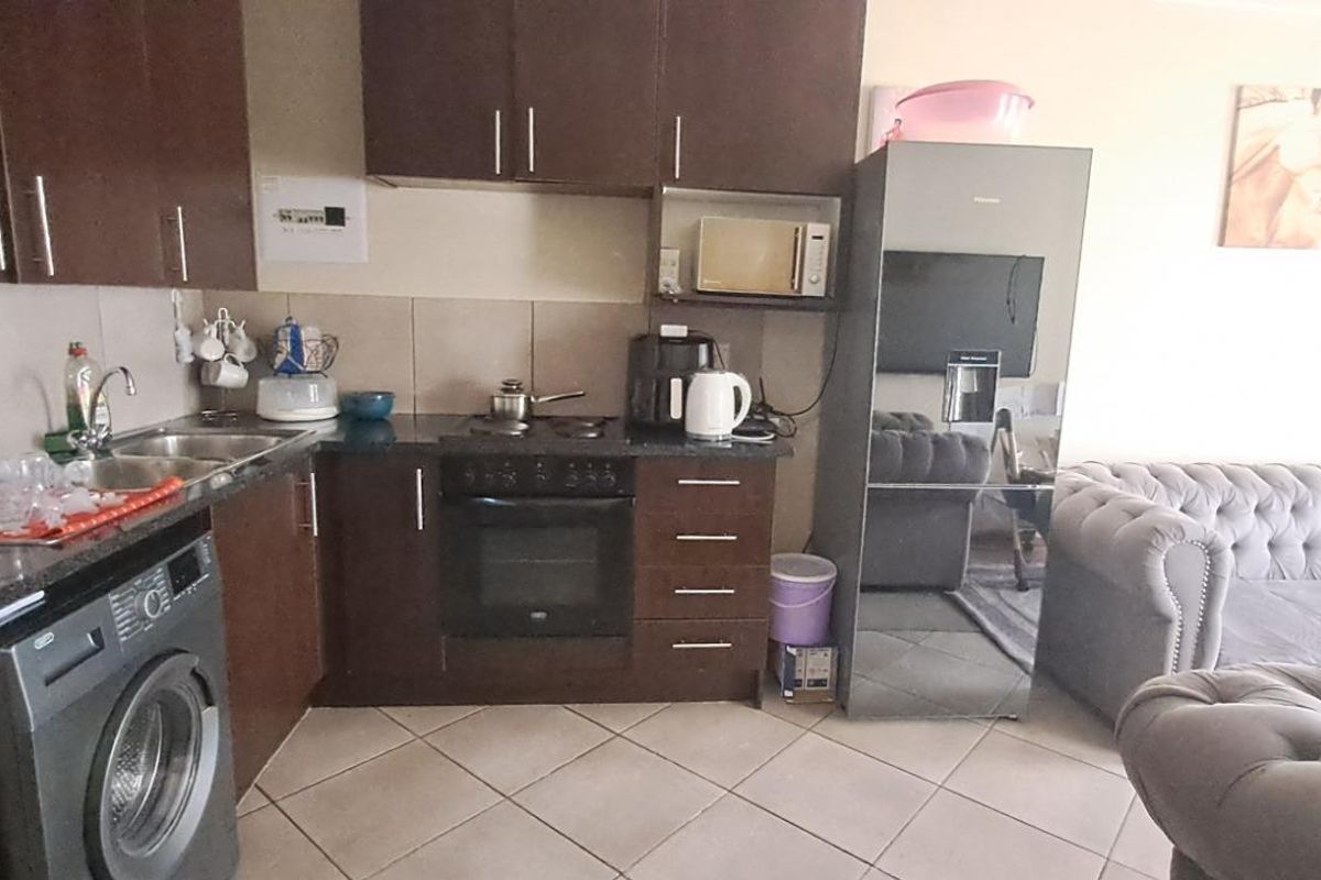 Situated in the sought-after suburb of Albertsdal - Photo 2