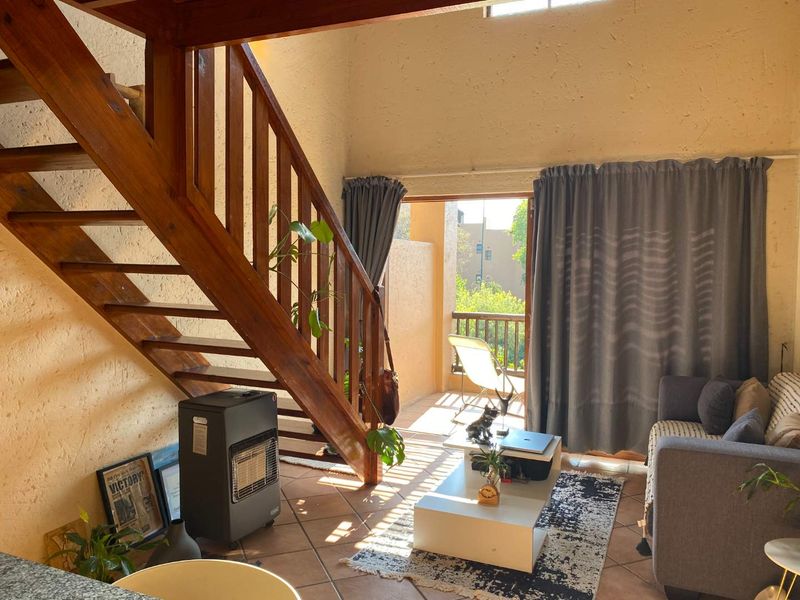 Sunny 1 Bed Apartment with Loft and 2 Balconies - Photo 2