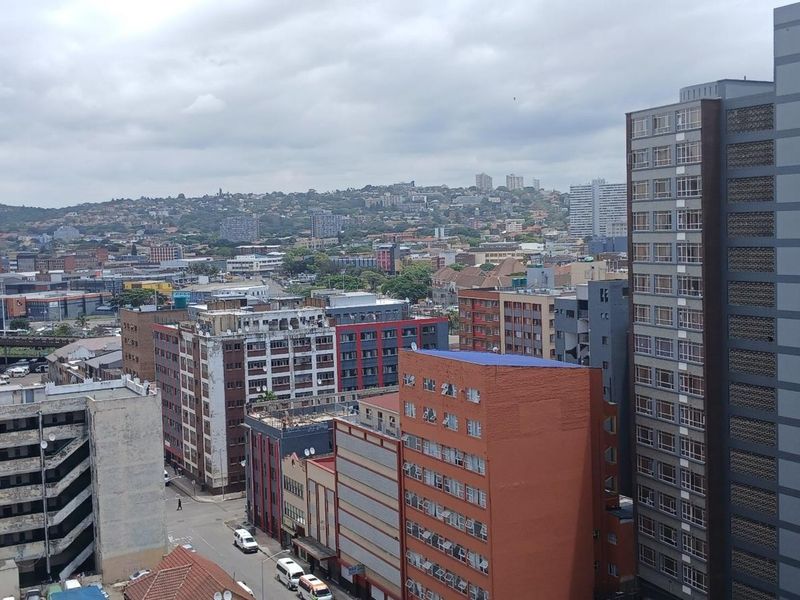 Durban Central Apartment with Panoramic City Views and Parking - Photo 1