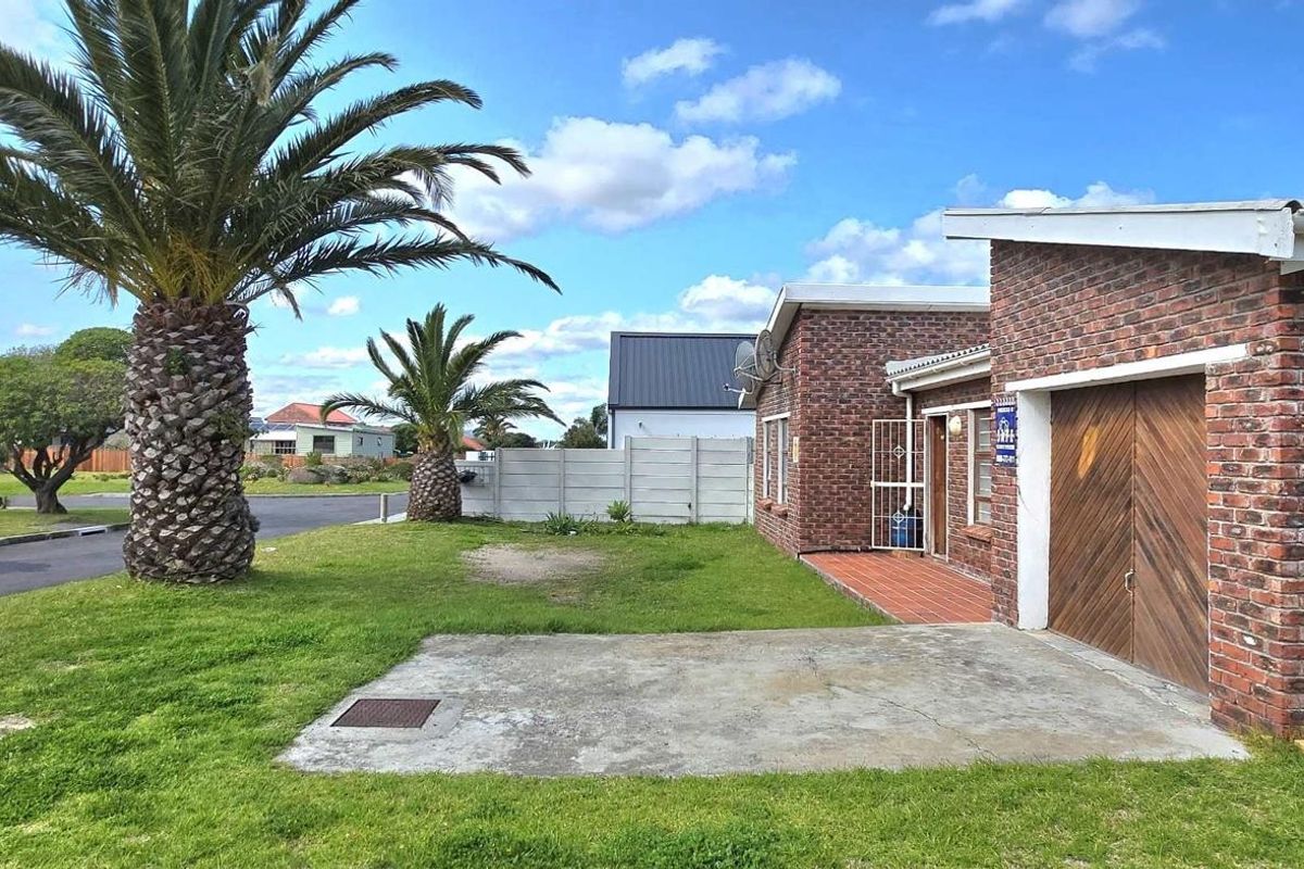Fabulous in Franskraal - low-maintenance forever home! - Photo 2