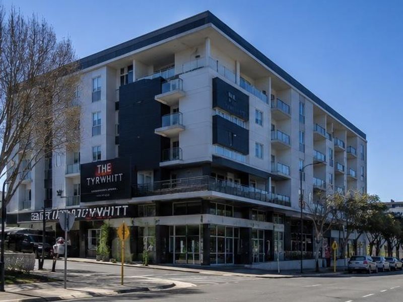 Stylish 2-Bedroom Apartment for Sale in The Tyrwhitt, Rosebank - Photo 4