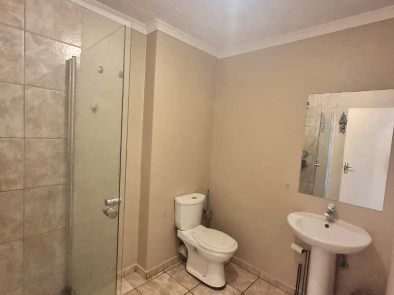 FLAT FOR SALE - Photo 6