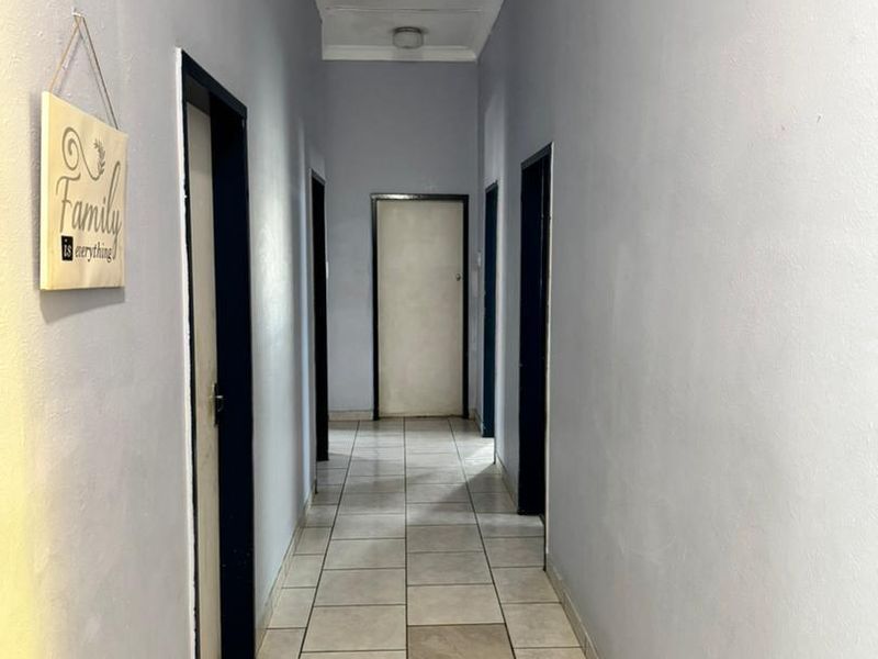 4 Bedrooms house for sale in Grootfontein, Situated in Town - Photo 6