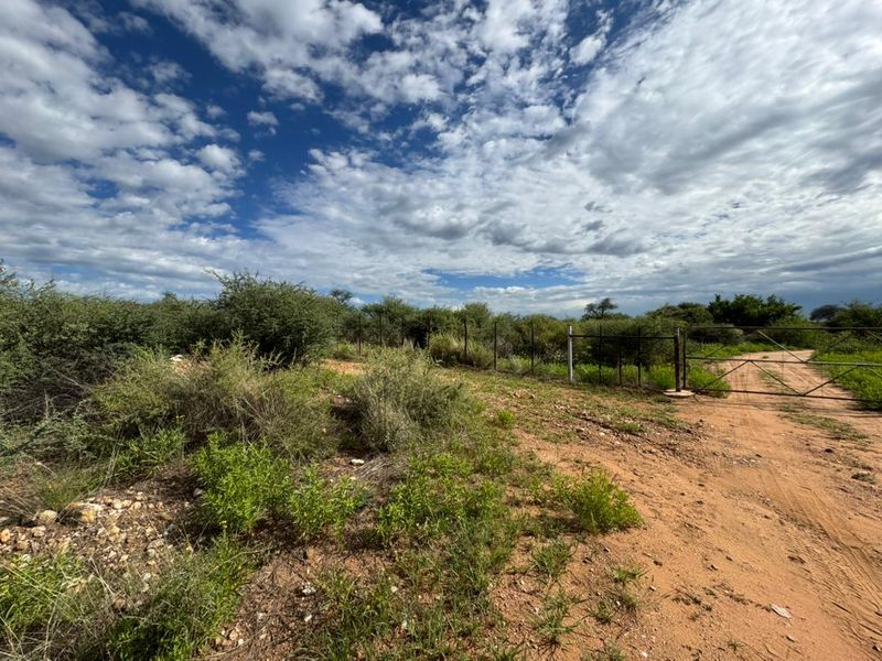 Set amongst the dramatic landscapes of the Khomas Region, the farm offers a unique blend of privacy, natural beauty and self-sufficient living. - Photo 10