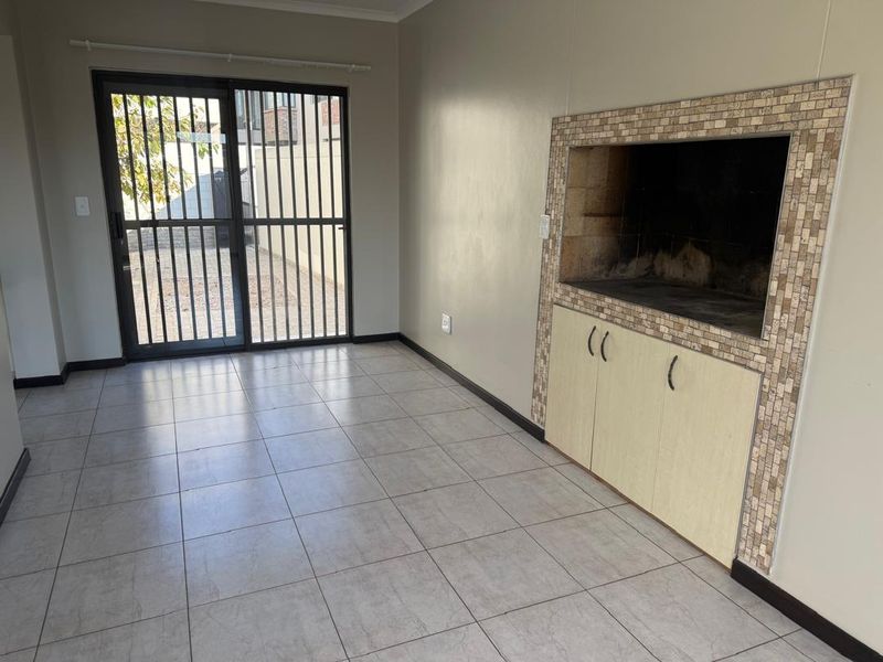 FOR RENT: GOLDEN OLDIE -  3 BEDROOM HOUSE - CENTRAL ,SWAKOPMUND - Photo 5