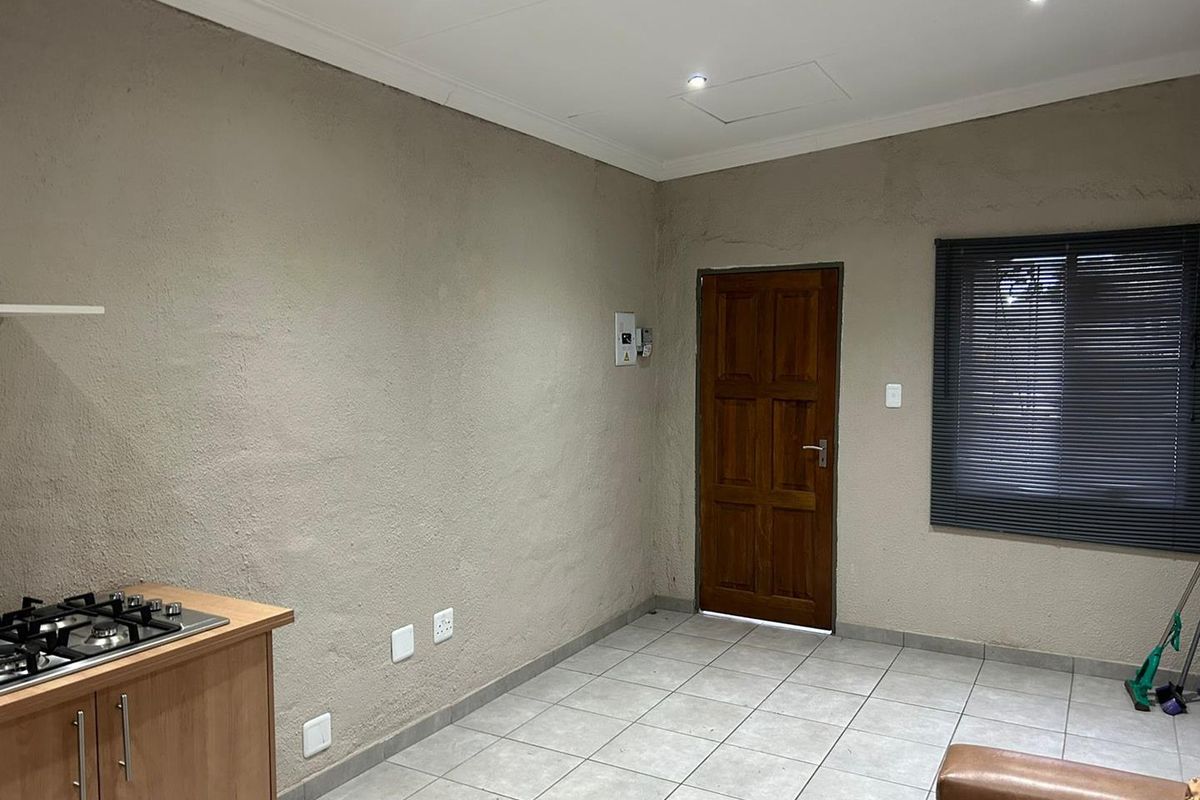 One bedroom flat to rent NOT PET FRIENDLY - Photo 2