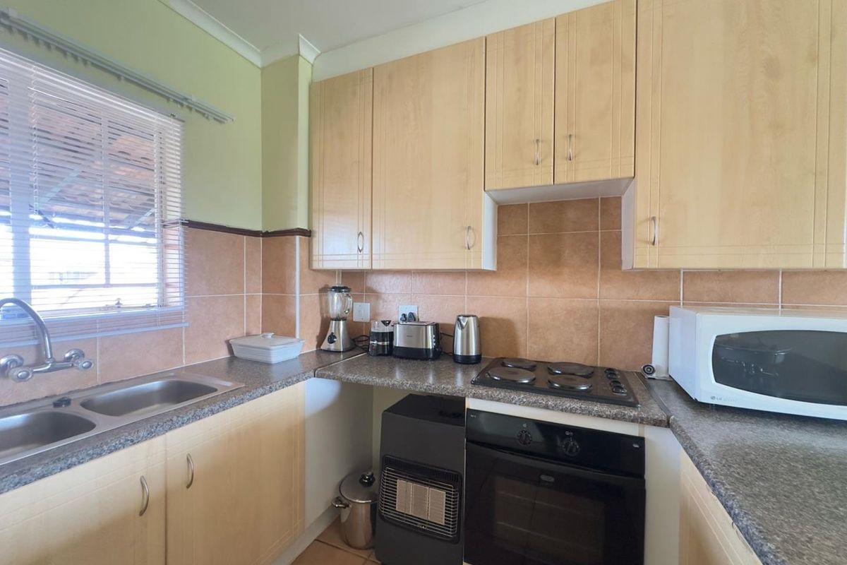 2 Bedroom Townhouse with a Balcony - Photo 5