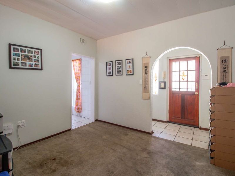 Charming Townhouse: Spacious & Conveniently Located! - Photo 9