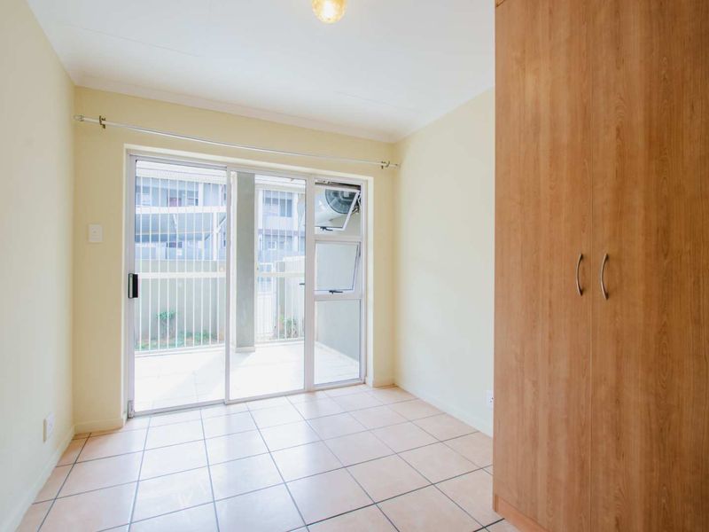 Spacious 2-Bed, 1-Bath Apartment with Patio & Garden - Photo 9