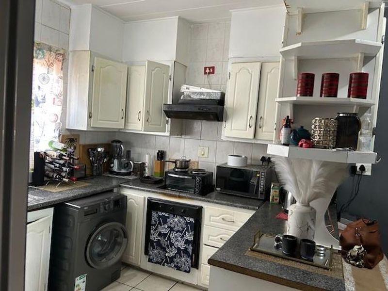 Location central Walk to amenities. - Photo 5