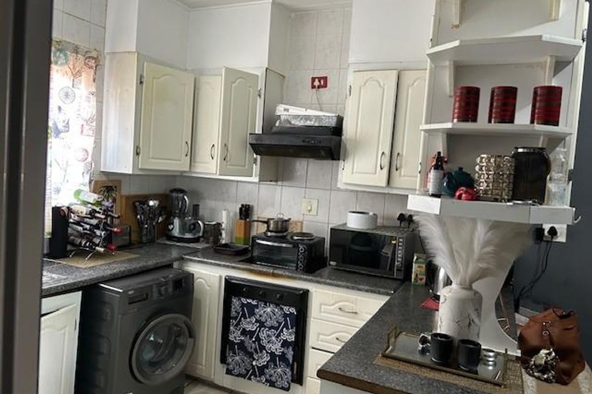 Location central Walk to amenities. - Photo 5