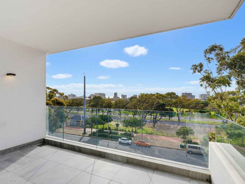 Modern 2-Bedroom Apartment with Two Parking Bays in Green Point - Photo 1