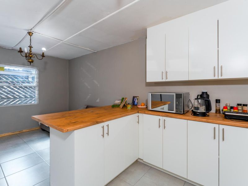 3 Bedroom House for Sale in Hanover Park - Photo 7