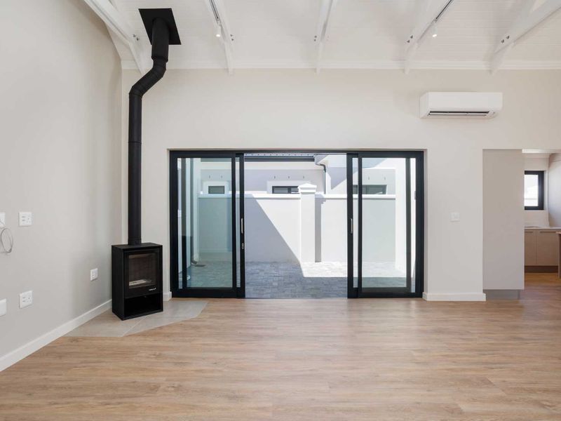 A Thoughtfully Designed Home in Val de Vie Evergreen - Photo 7