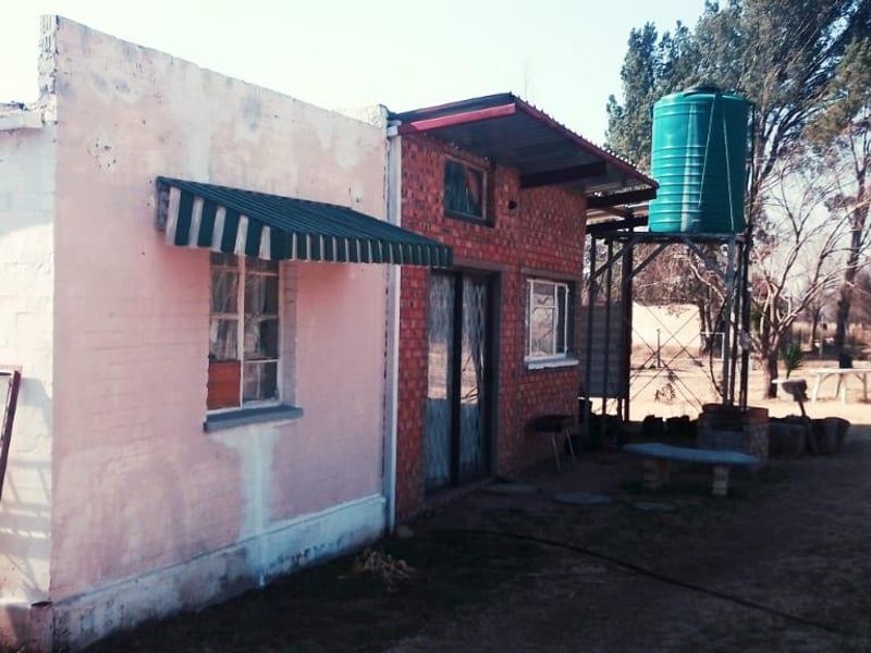 SMALL HOLDING .TWO FLATLETS.STRONG WATER. TWO BOREHOLES.SAVE AREA.CAN BUILD EASY 6 HOUSES. - Photo 9